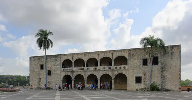 Alcázar de Colón, Zona Colonial de Santo Domingo