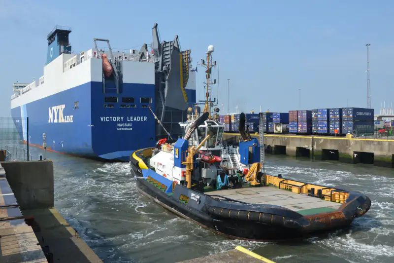 Barco de transporte de vehículos para la importación de carros a República Dominicana